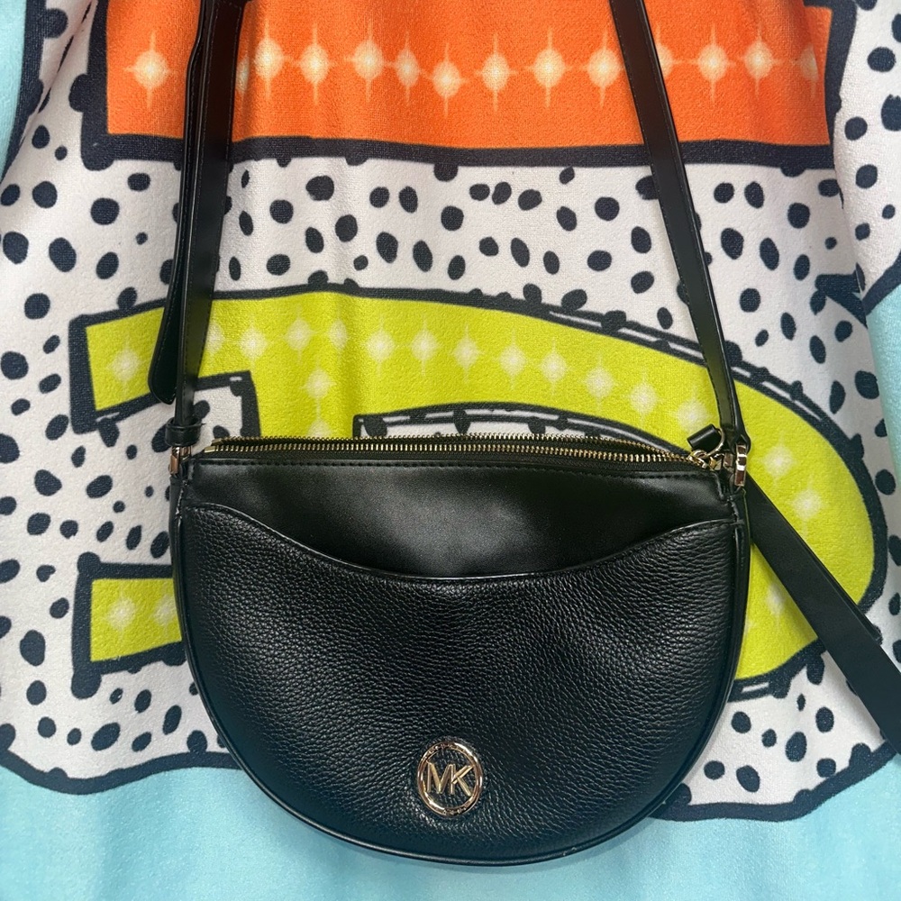 Elegant Michael Kors Black Leather Crossbody Bag